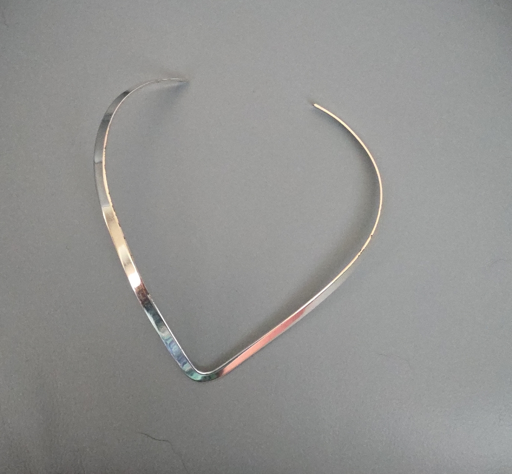 Minimal V-Shaped Silver Collar Necklace